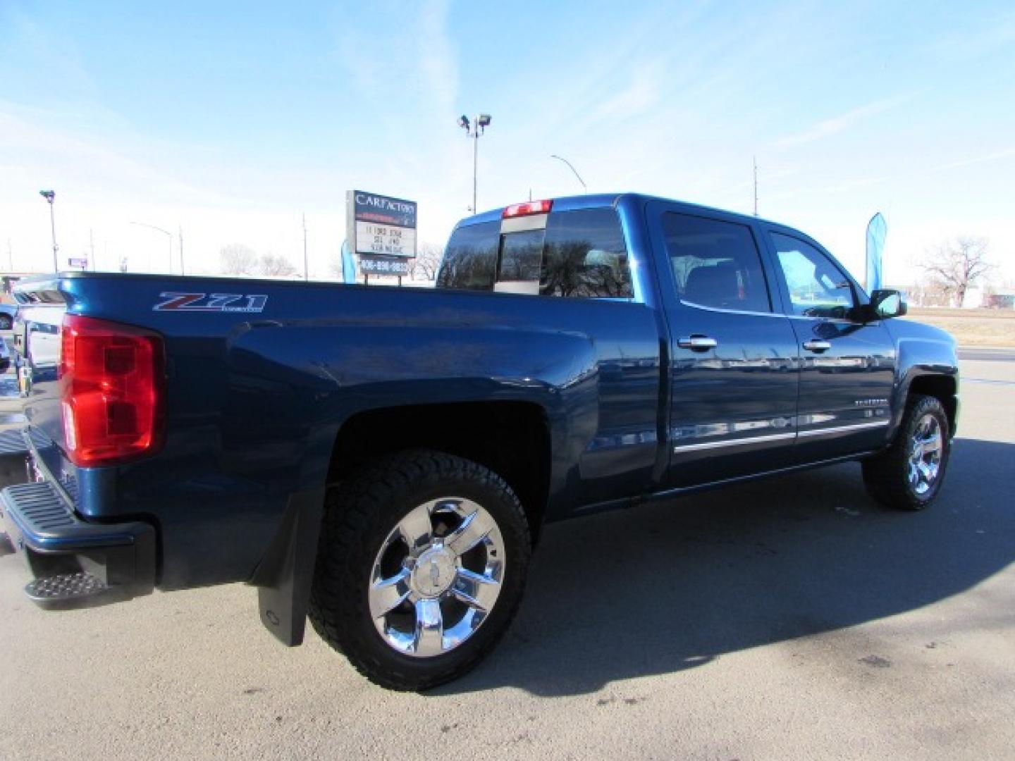 2017 Deep Ocean Blue Metallic /Gray Leather Chevrolet Silverado 1500 LTZ Z71 (3GCUKSEJ7HG) with an 6.2L Ecotec3 gasoline engine, 8 speed automatic transmission, located at 4562 State Avenue, Billings, MT, 59101, (406) 896-9833, 45.769516, -108.526772 - Photo#5